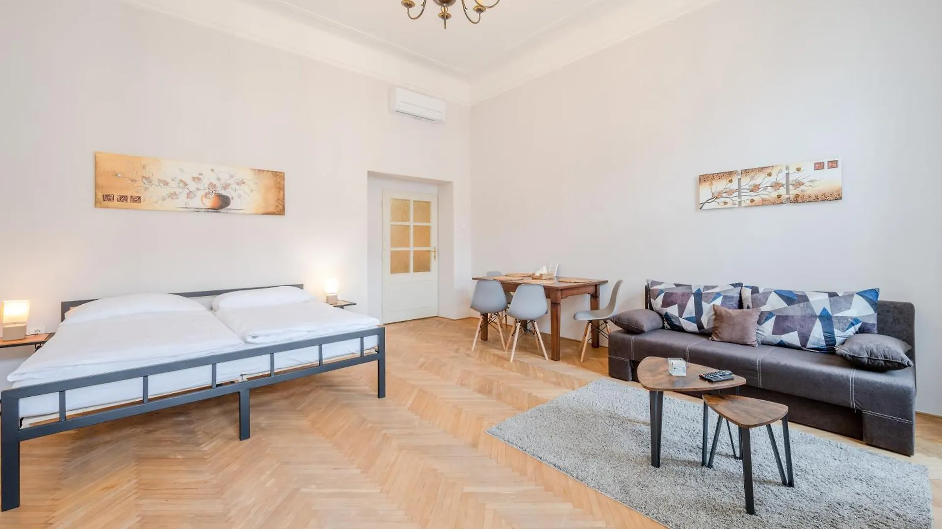 Palace Petrarca Prague 0*,