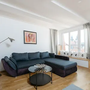 Apartment Eli Spacious With Old Town View, Parking & Ac, Prag